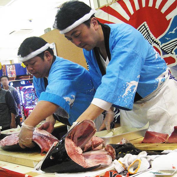 マグロ解体ショー